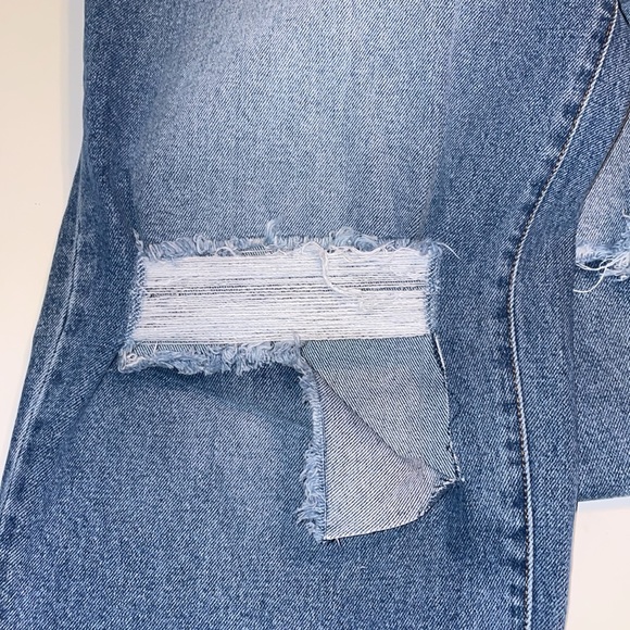 Fashion Nova hometown cutie destroyed mom jeans plus size - Picture 9 of 9